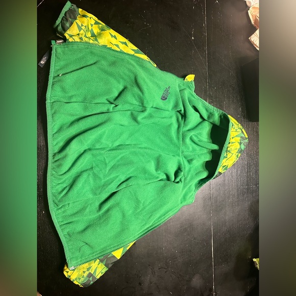 3T Reversible toddler North Face jacket. Green fleece and windbreaker options - Picture 4 of 5